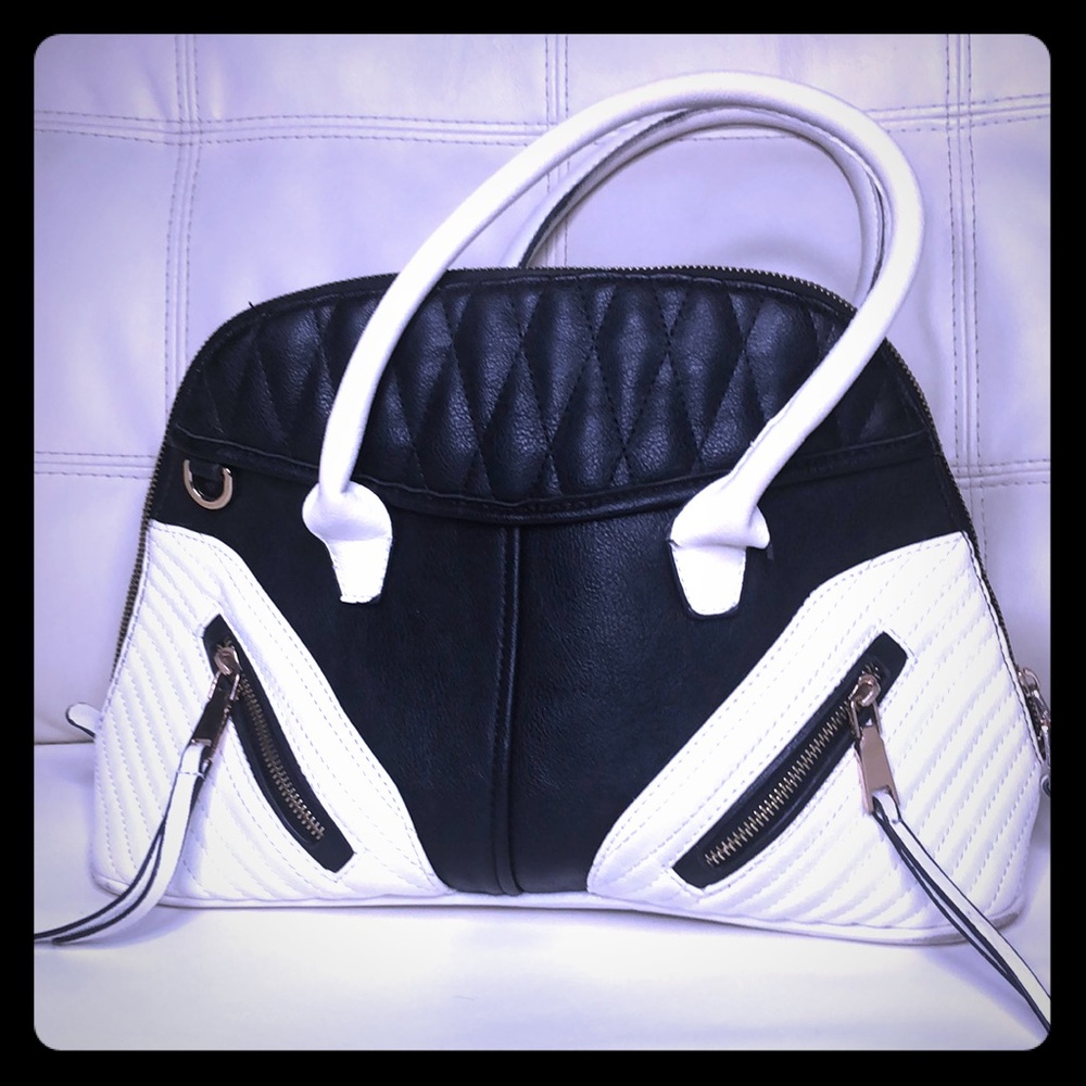 Shoedazzle Black and White Purse
